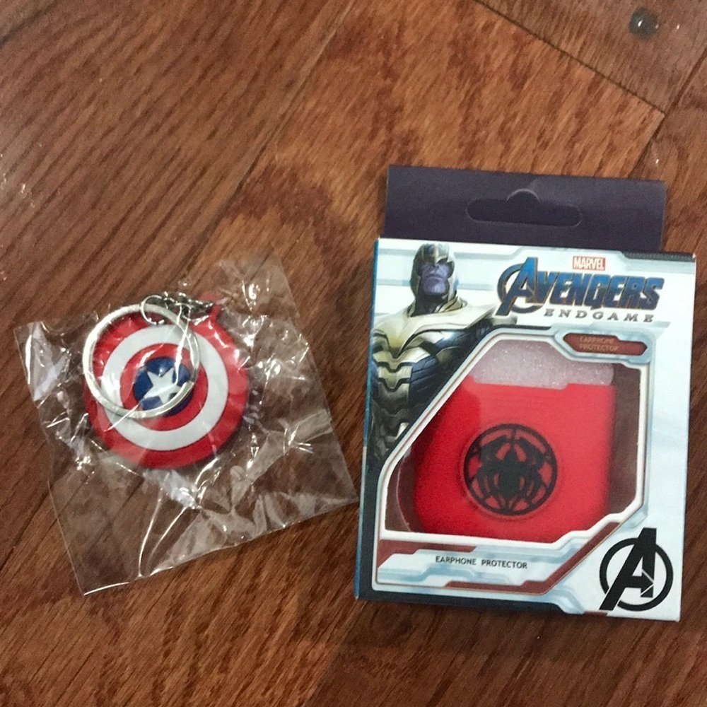 New Avengers airpod case and keychain